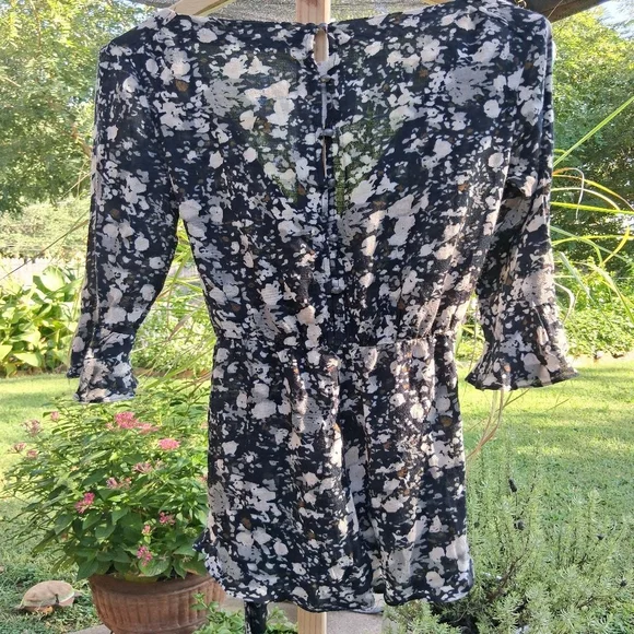 Free People All The Right Ruffles Romper Size S Black NWT - Picture 8 of 10